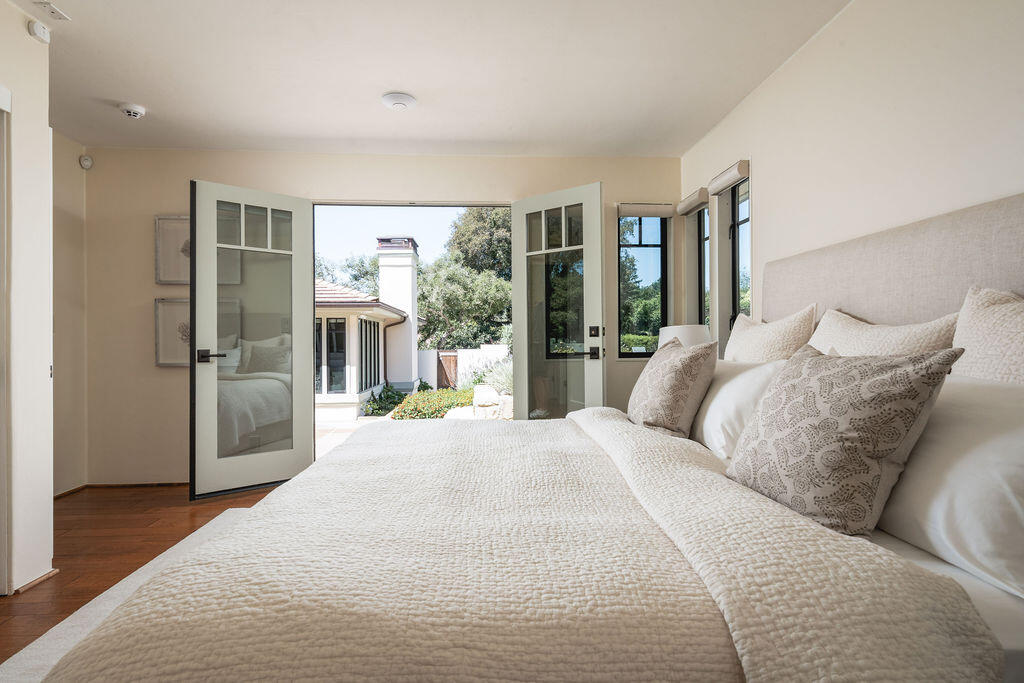 840 Ivy Lane Montecito, CA 93108 - Photo 45 of 57 a bedroom with a large bed and a large window