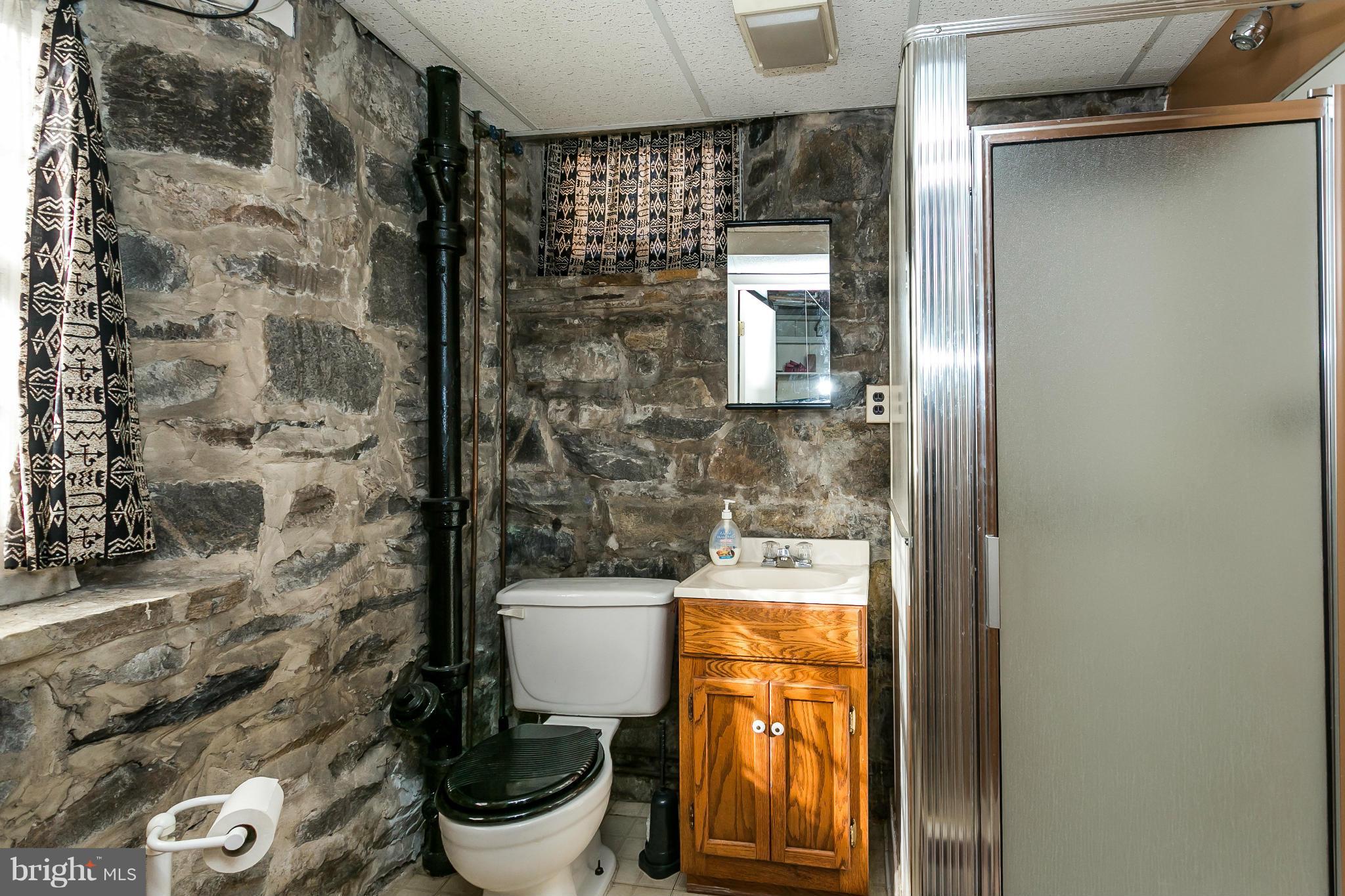 1215 Roundhill Road Baltimore, MD 21218 - Photo 23 of 30 Bath
