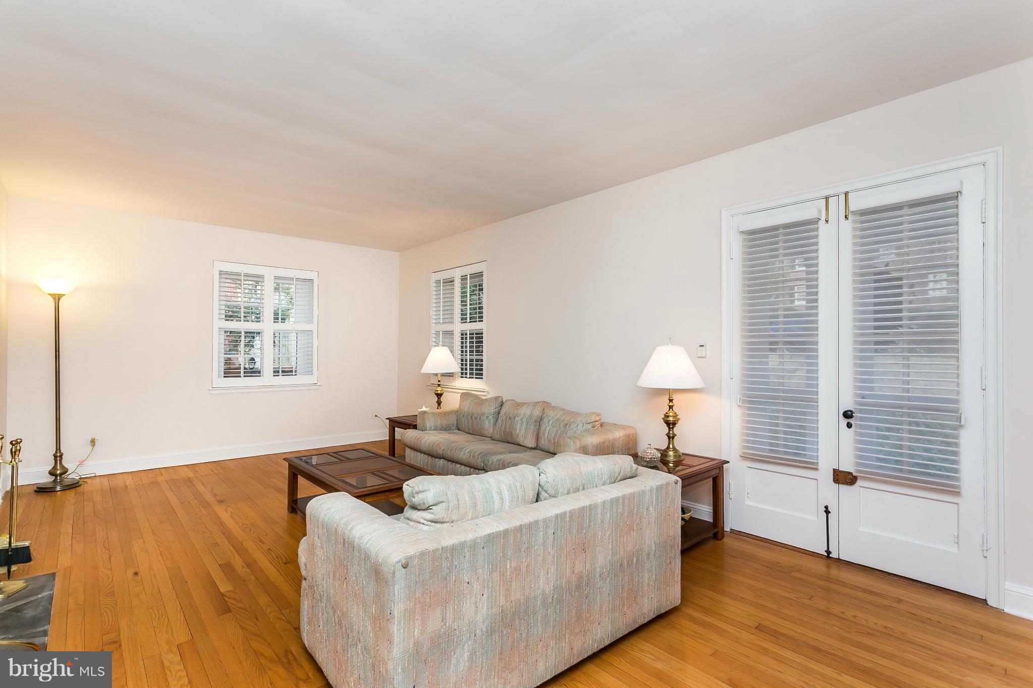 1215 Roundhill Road Baltimore, MD 21218 - Photo 5 of 30 Living Room