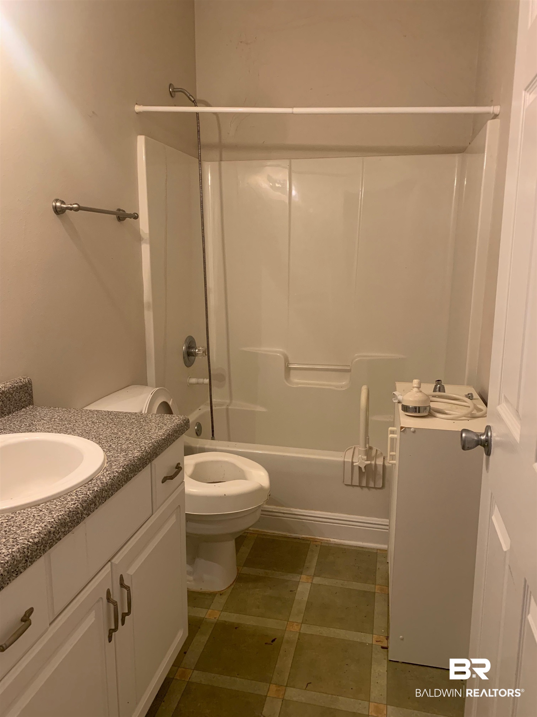 2360 Capital Drive Mobile, AL 36695 - Photo 4 of 14