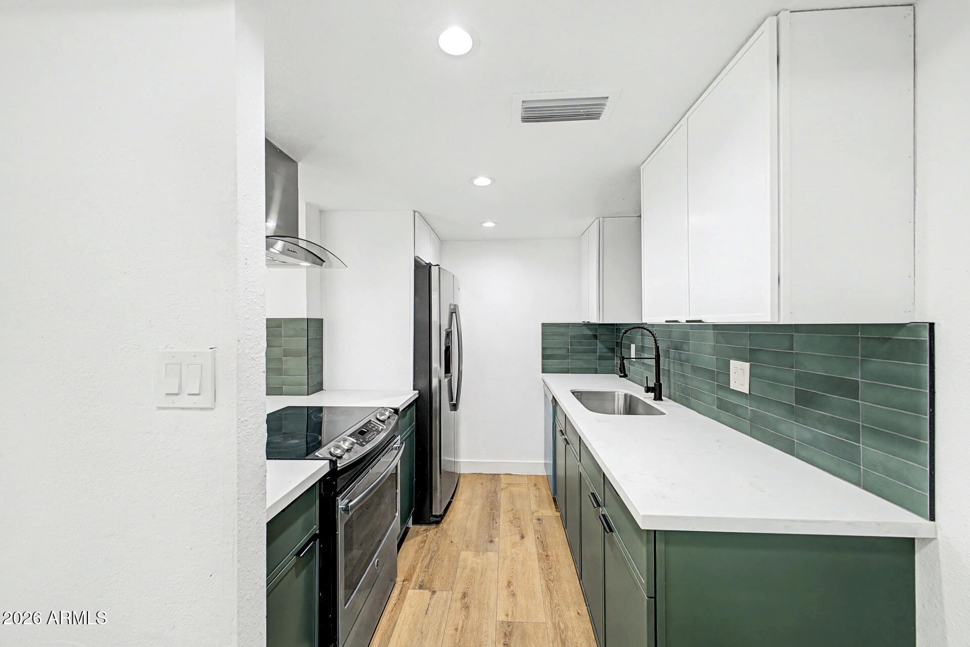 948 South Alma School Road, Unit 8 Mesa, AZ 85210 - Photo 5 of 29 08 - Alma School