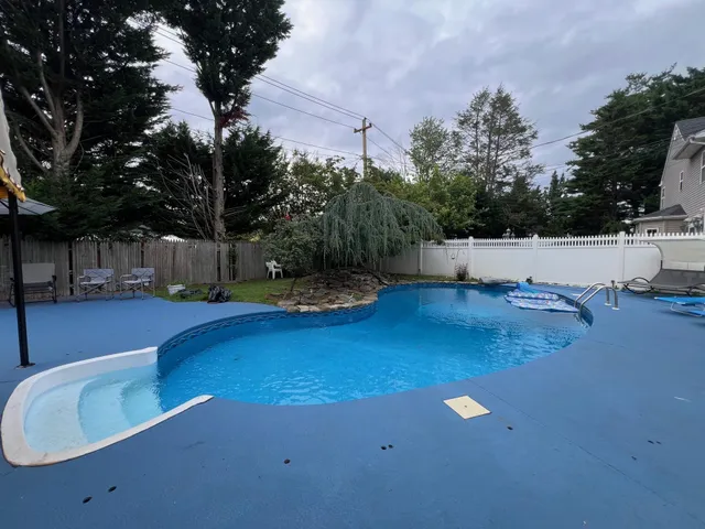 $1,100,000 | 121a West Avenue, Hicksville, NY 11801