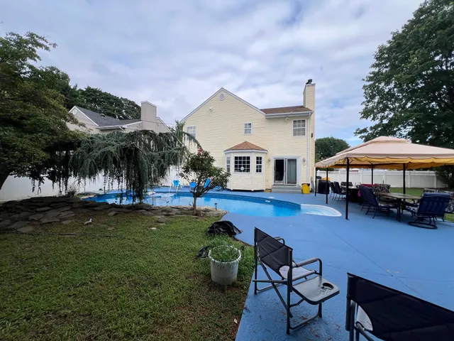 $1,100,000 | 121a West Avenue, Hicksville, NY 11801