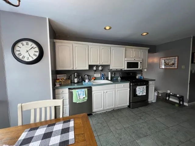 $1,100,000 | 121a West Avenue, Hicksville, NY 11801