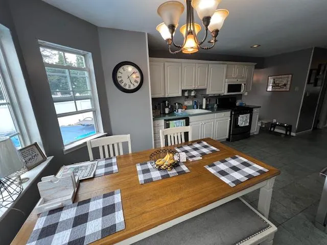 $1,100,000 | 121a West Avenue, Hicksville, NY 11801