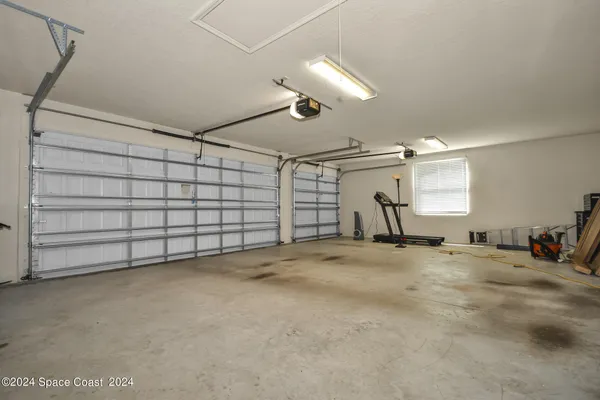 a view of a garage