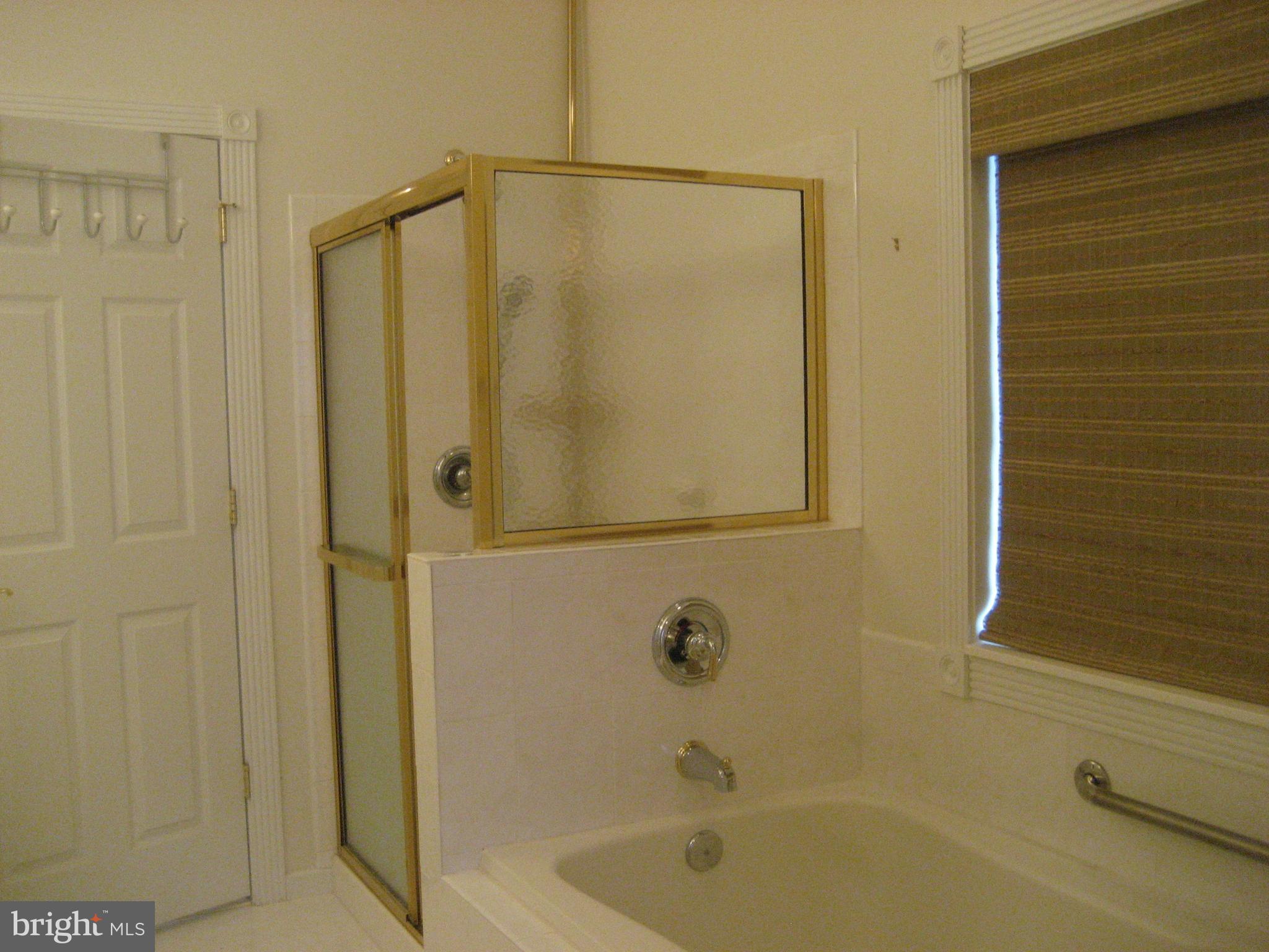 180 Carriage Chase Circle Warrenton, VA 20186 - Photo 10 of 22 a bathroom with a shower and a tub