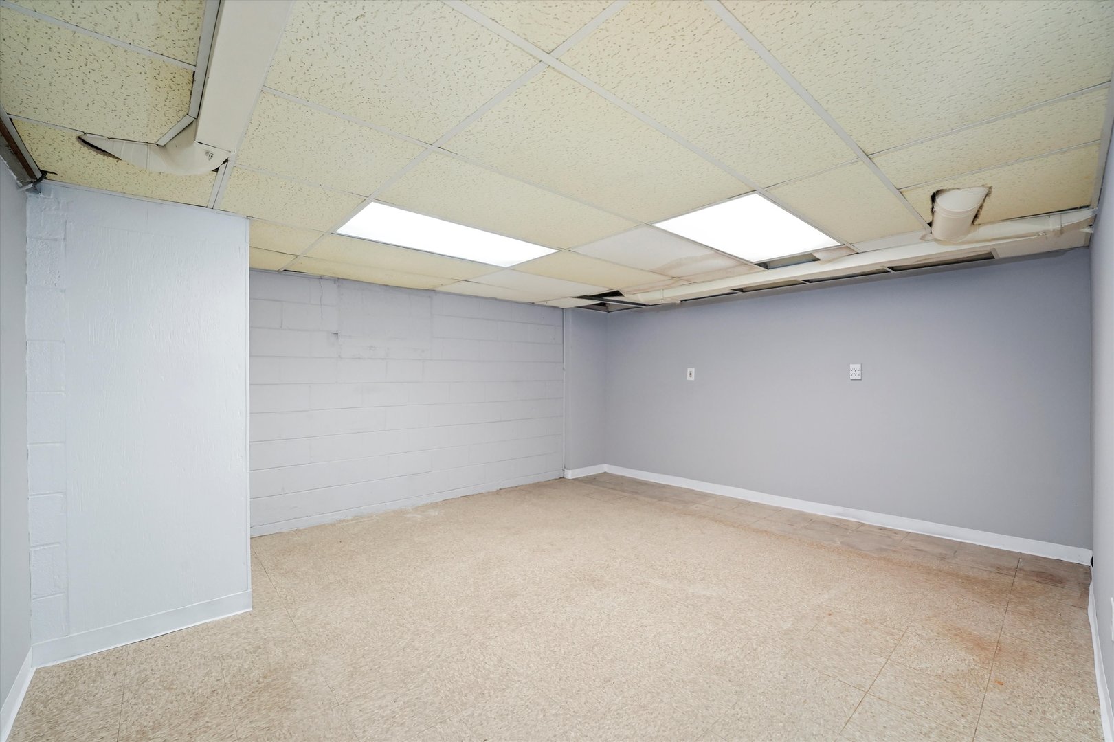 255 Irving Boulevard Chicago Heights, IL 60411 - Photo 31 of 42 a view of an empty room