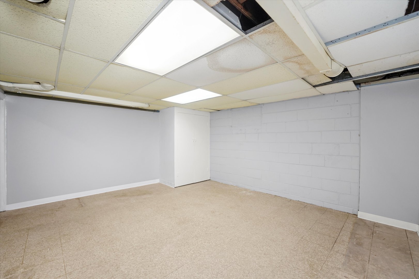 255 Irving Boulevard Chicago Heights, IL 60411 - Photo 32 of 42 a view of an empty room