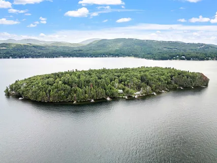 $645,000 | 4 Diamond Island, Gilford, NH 03249