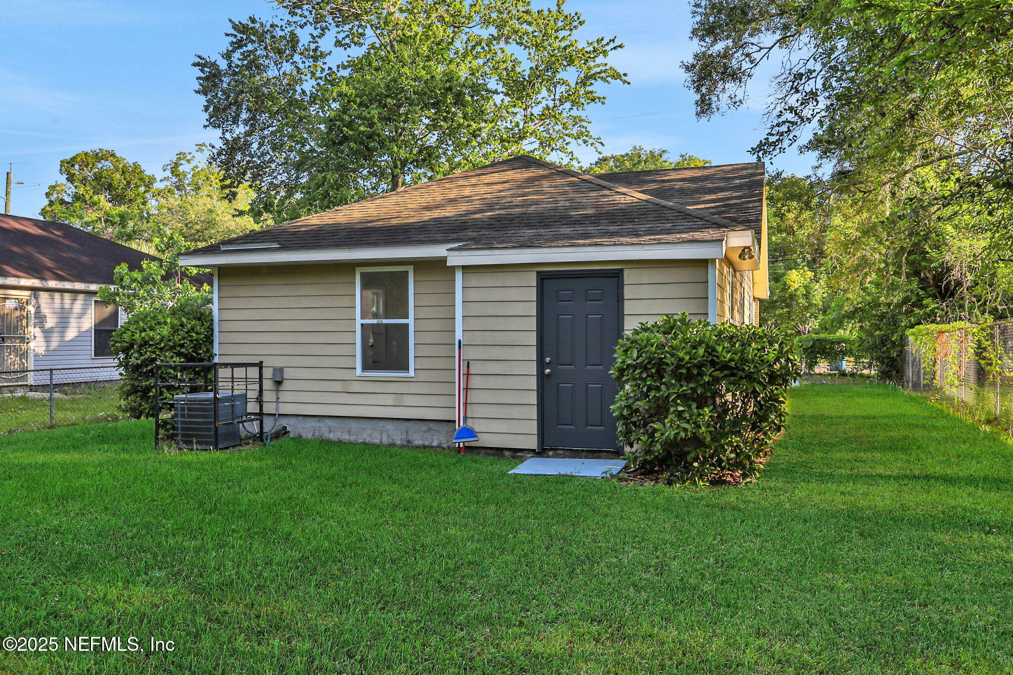 2122 Brooklyn Road Jacksonville, FL 32209 - Photo 15 of 19 a view of a house with a yard and a garden