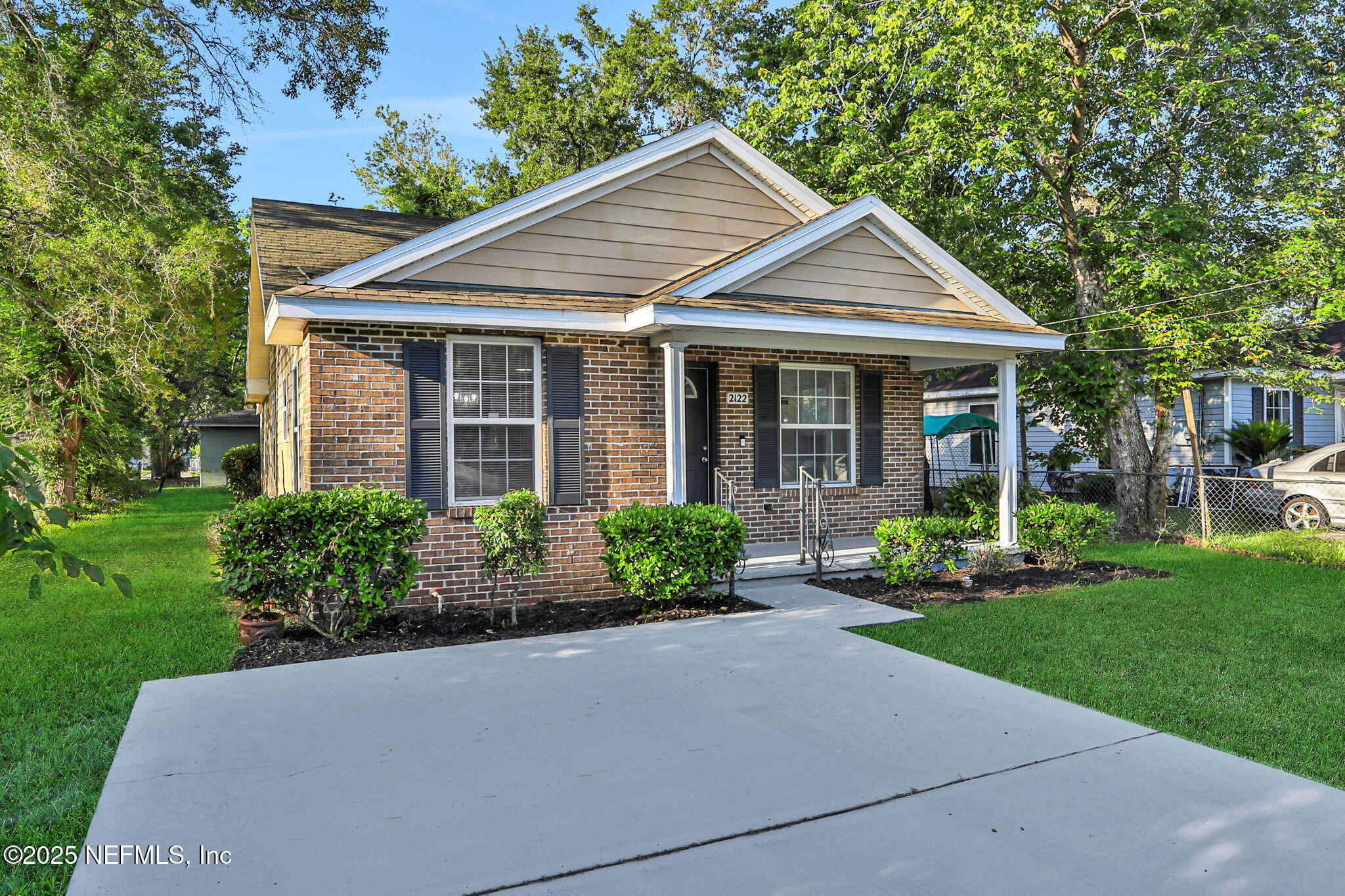 2122 Brooklyn Road Jacksonville, FL 32209 - Photo 18 of 19 a front view of a house with garden