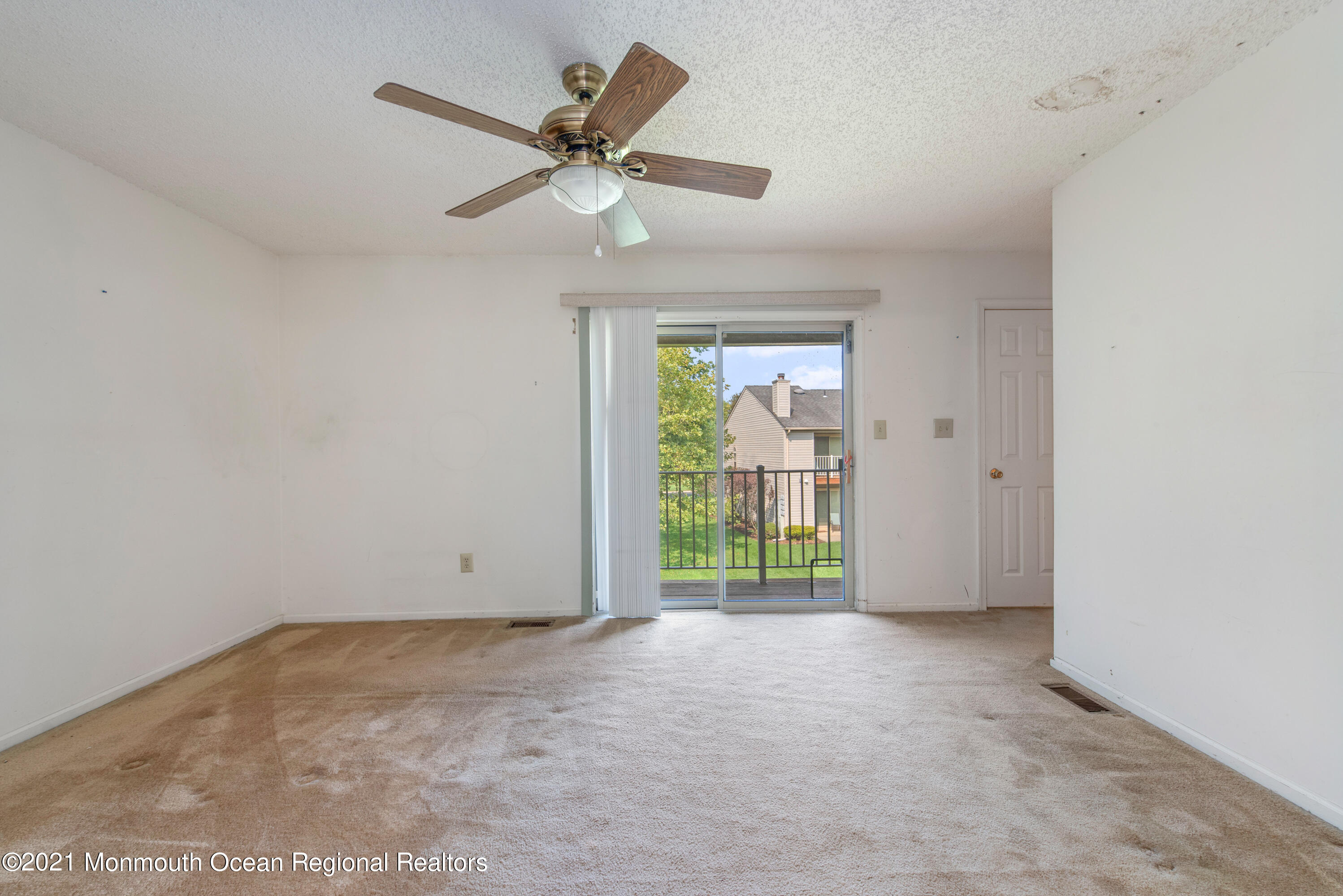 14 Stuart Drive, Unit 5 Freehold, NJ 07728 - Photo 11 of 26 DSC_6037