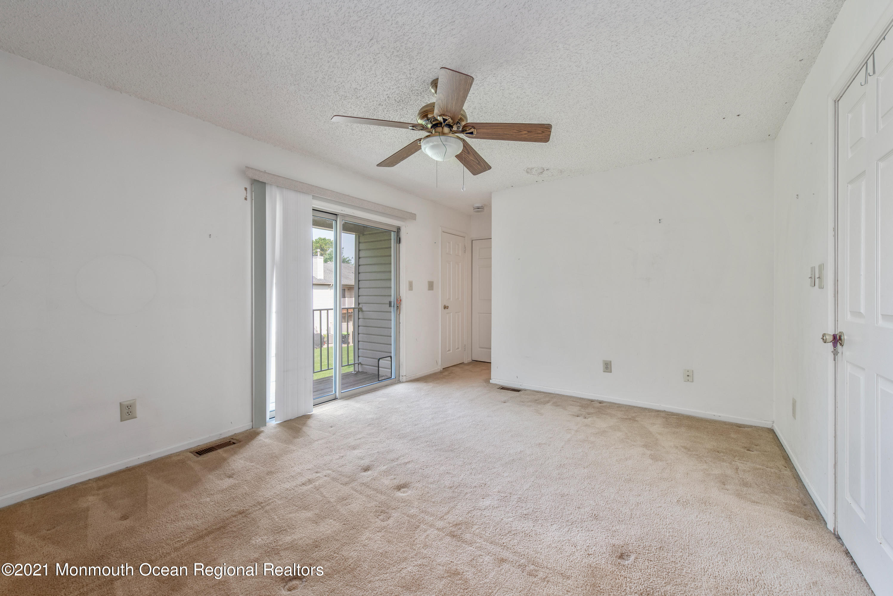 14 Stuart Drive, Unit 5 Freehold, NJ 07728 - Photo 12 of 26 DSC_6043