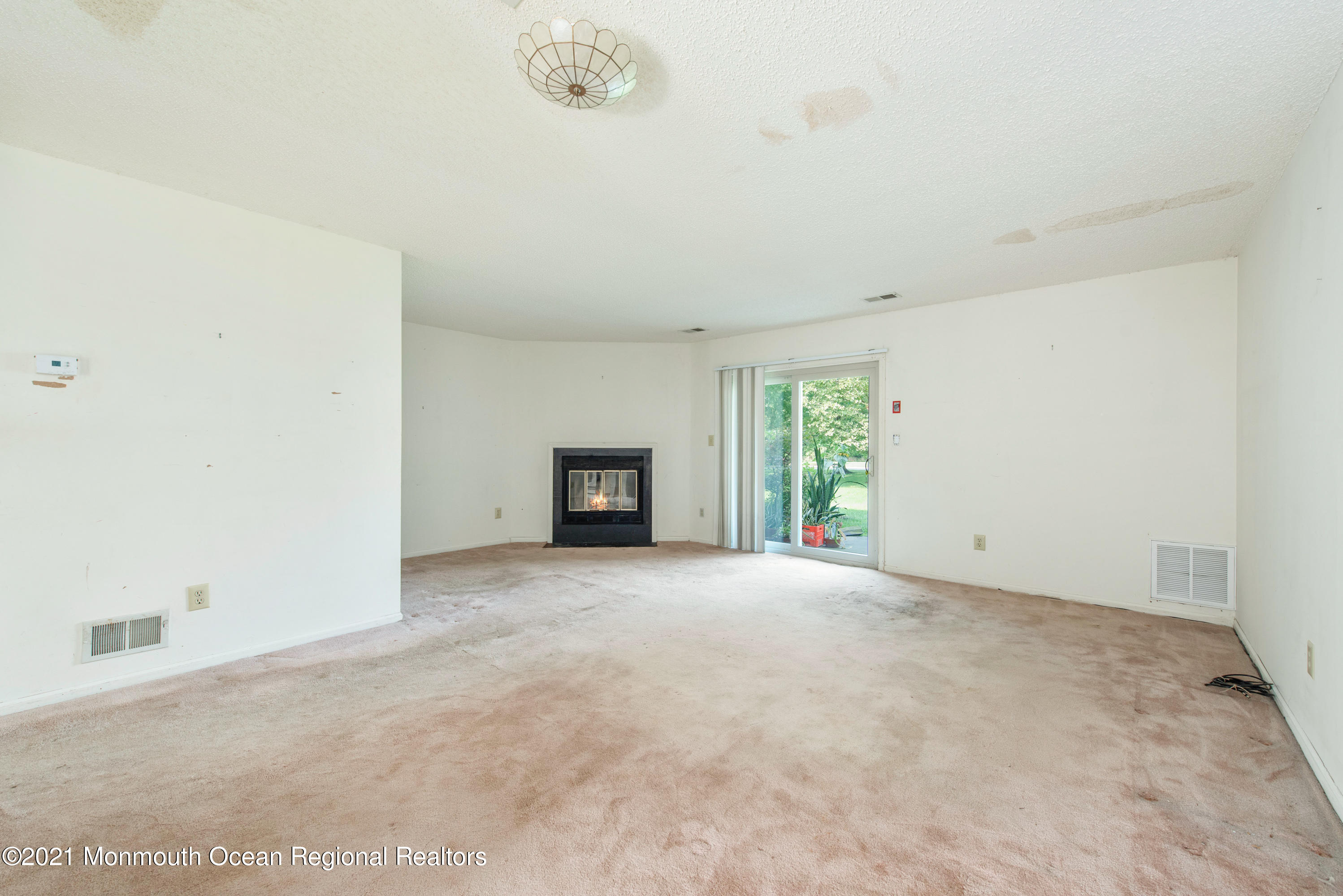 14 Stuart Drive, Unit 5 Freehold, NJ 07728 - Photo 3 of 26 DSC_5994