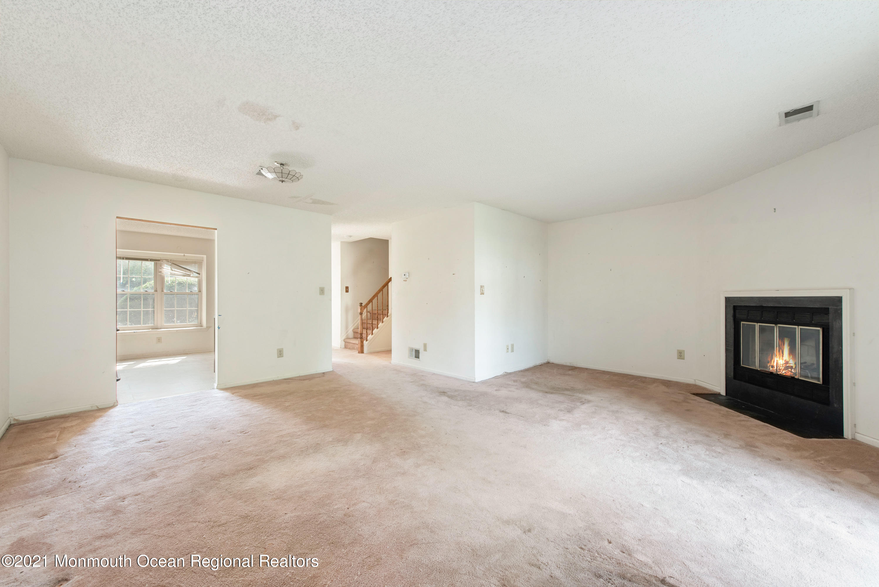 14 Stuart Drive, Unit 5 Freehold, NJ 07728 - Photo 4 of 26 DSC_6000