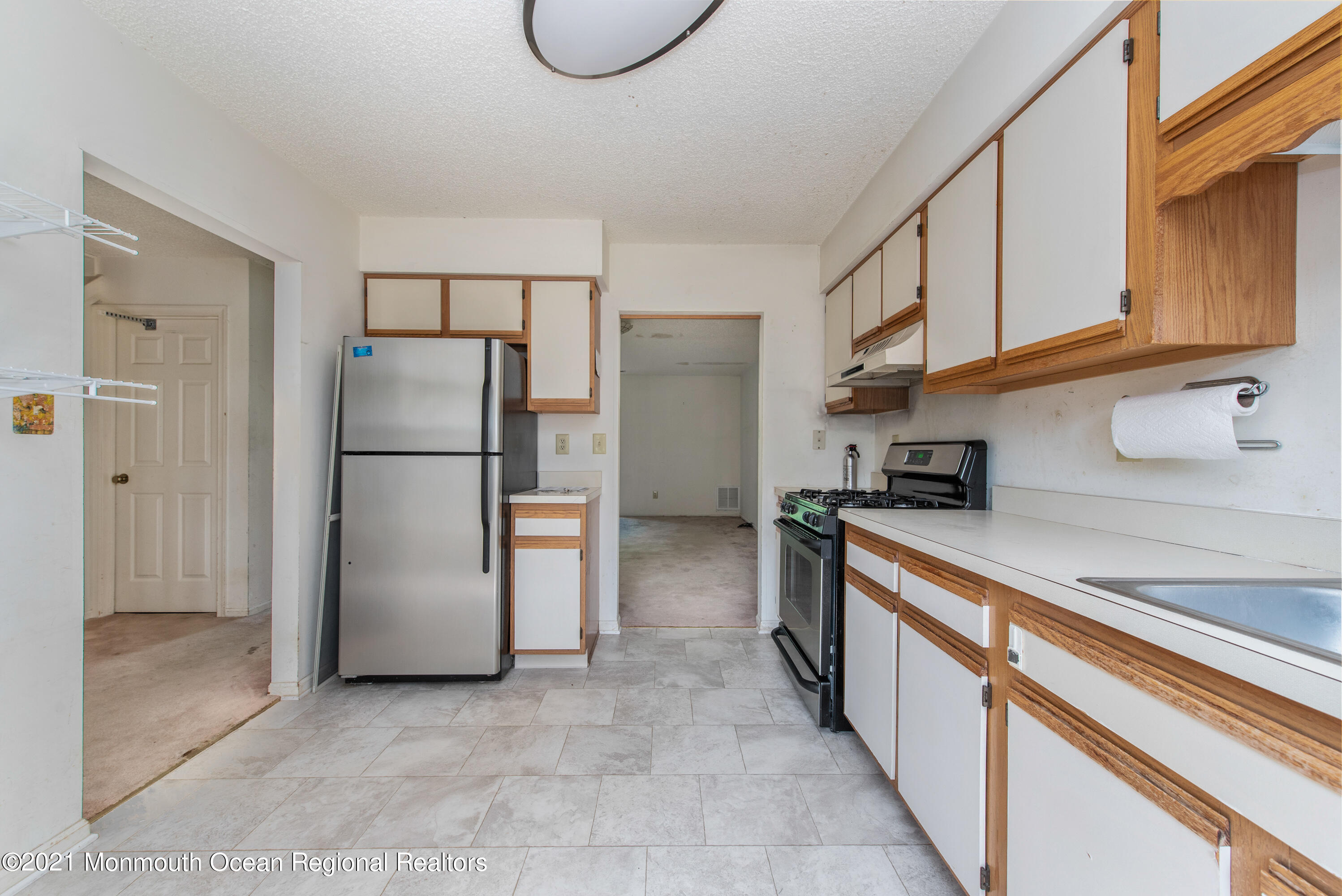 14 Stuart Drive, Unit 5 Freehold, NJ 07728 - Photo 7 of 26 DSC_6019