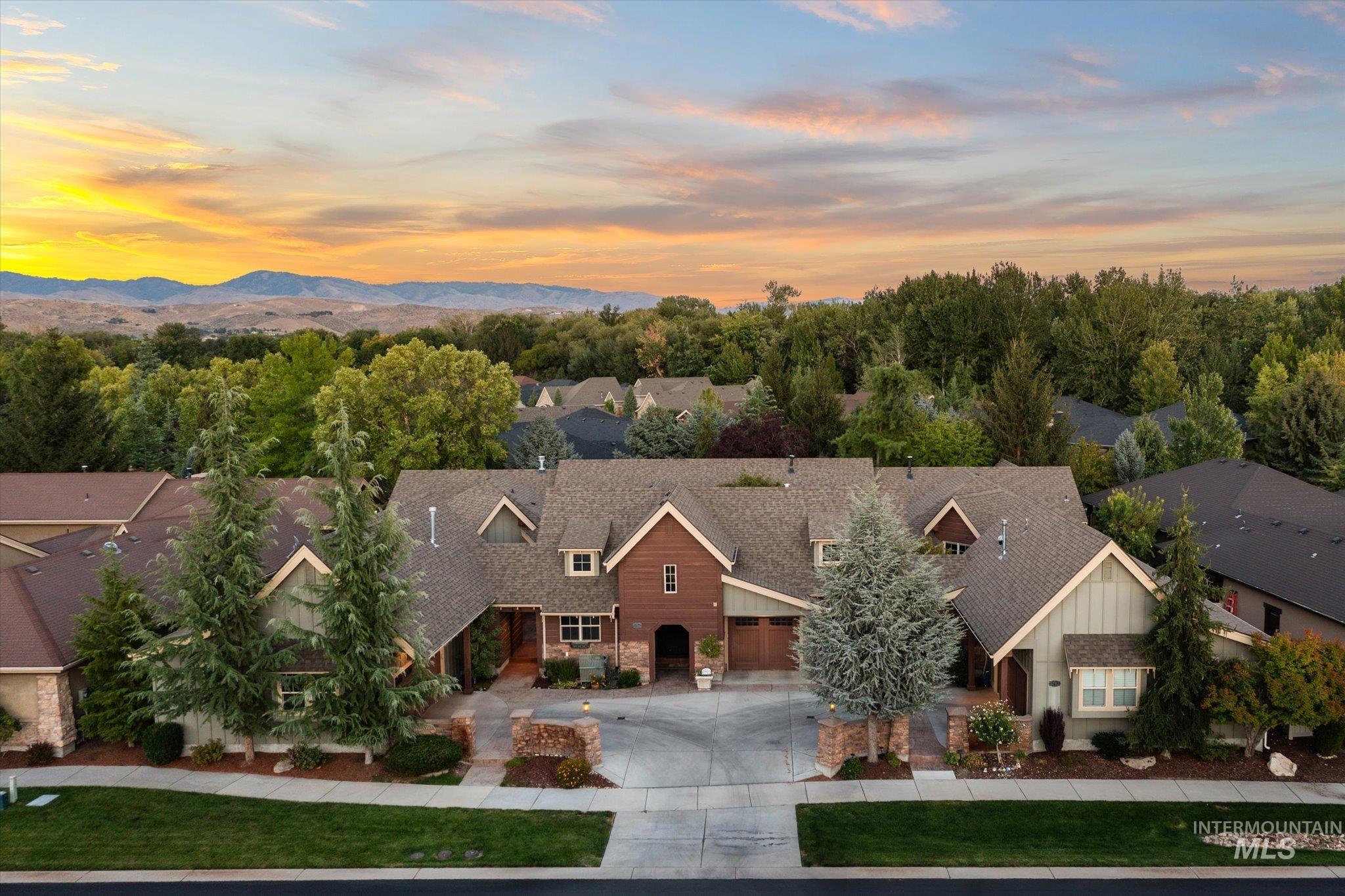 5806 North Duxbury Gdn  