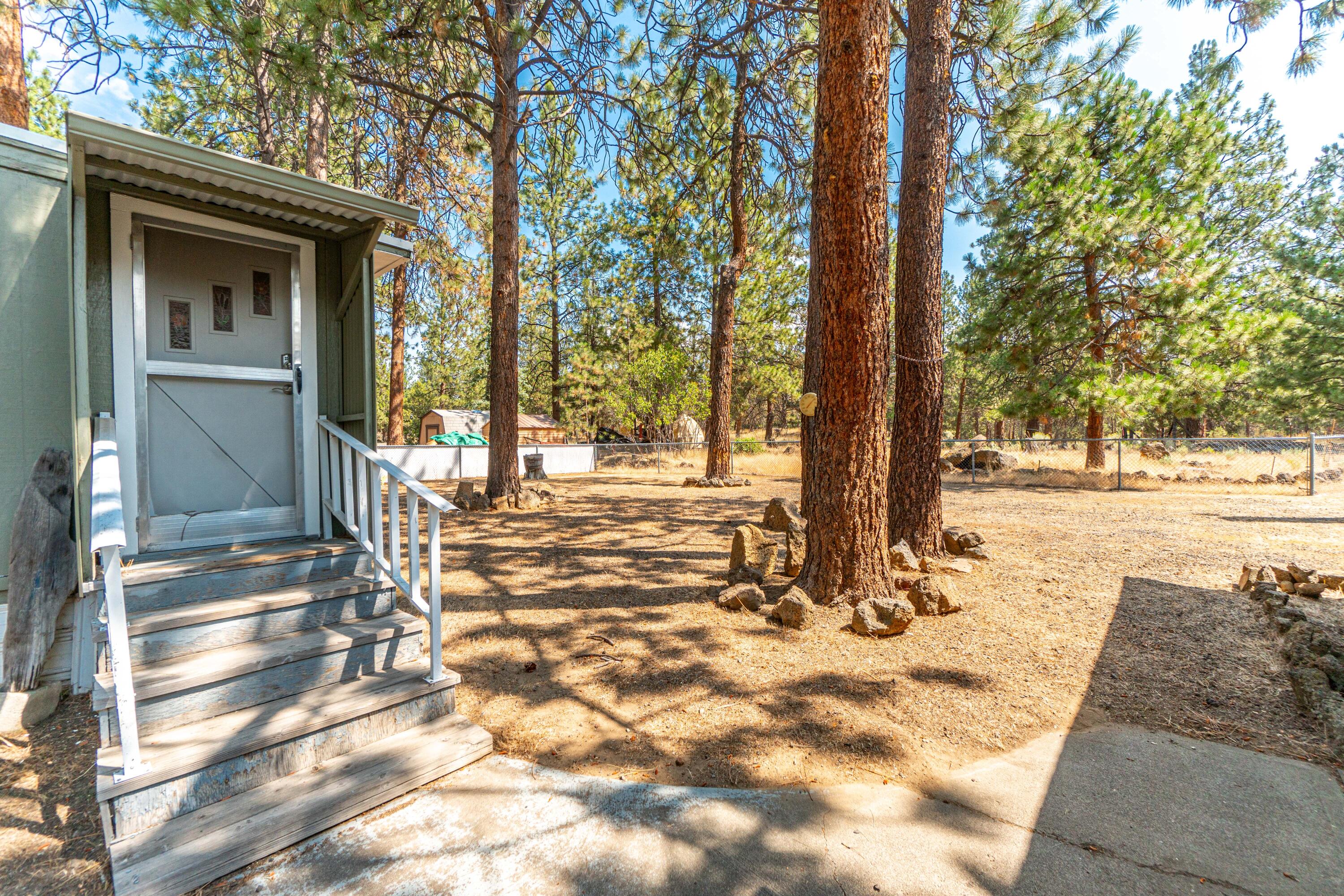 60960 Ridge Drive Bend, OR 97702 - Photo 3 of 35 5-print-Riley Visuals-5