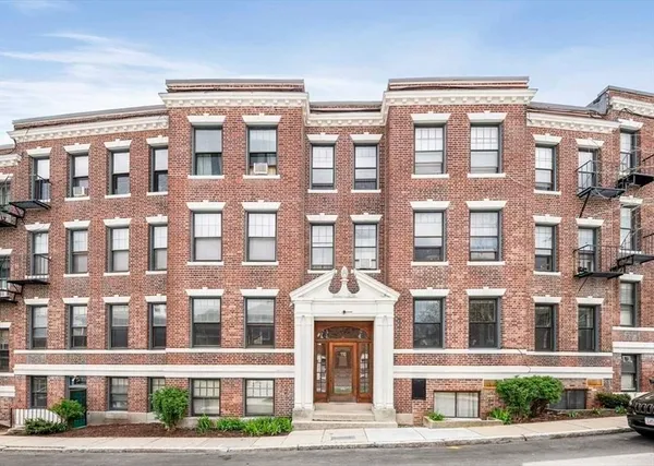 $2,650 | 110 Lanark Road, Unit 8, Boston, MA 02135