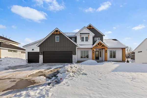 $774,900 | 1904 Creekside Drive Southwest, Byron Center, MI 49315