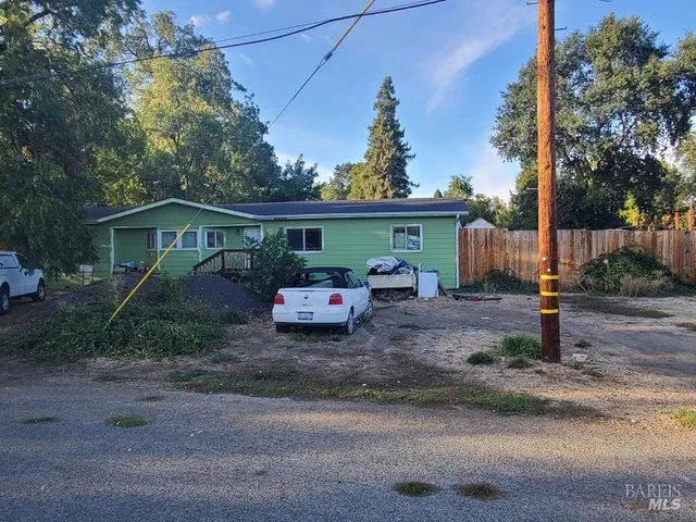 a view of a house with a yard