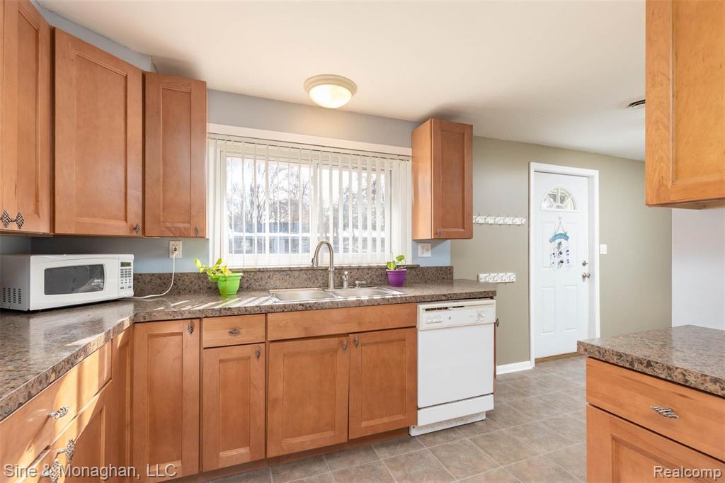 308 North Rochester Road, Unit 9 Clawson, MI 48017 - Photo 5 of 21