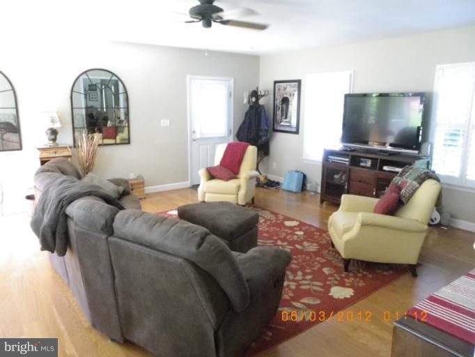 16429 Old Frederick Road Mount Airy, MD 21771 - Photo 12 of 21 Family Room