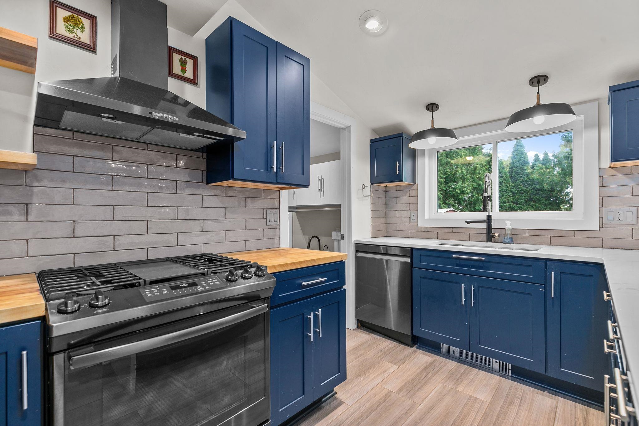 2084 Point Comfort Road Oshkosh, WI 54902 - Photo 11 of 45