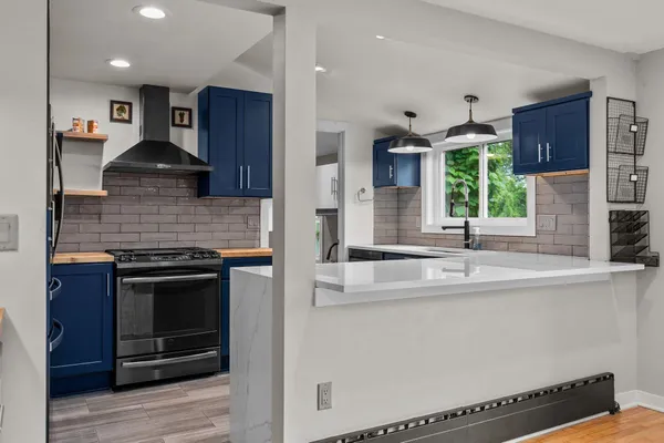 $379,900 | 2084 Point Comfort Road, Oshkosh, WI 54902