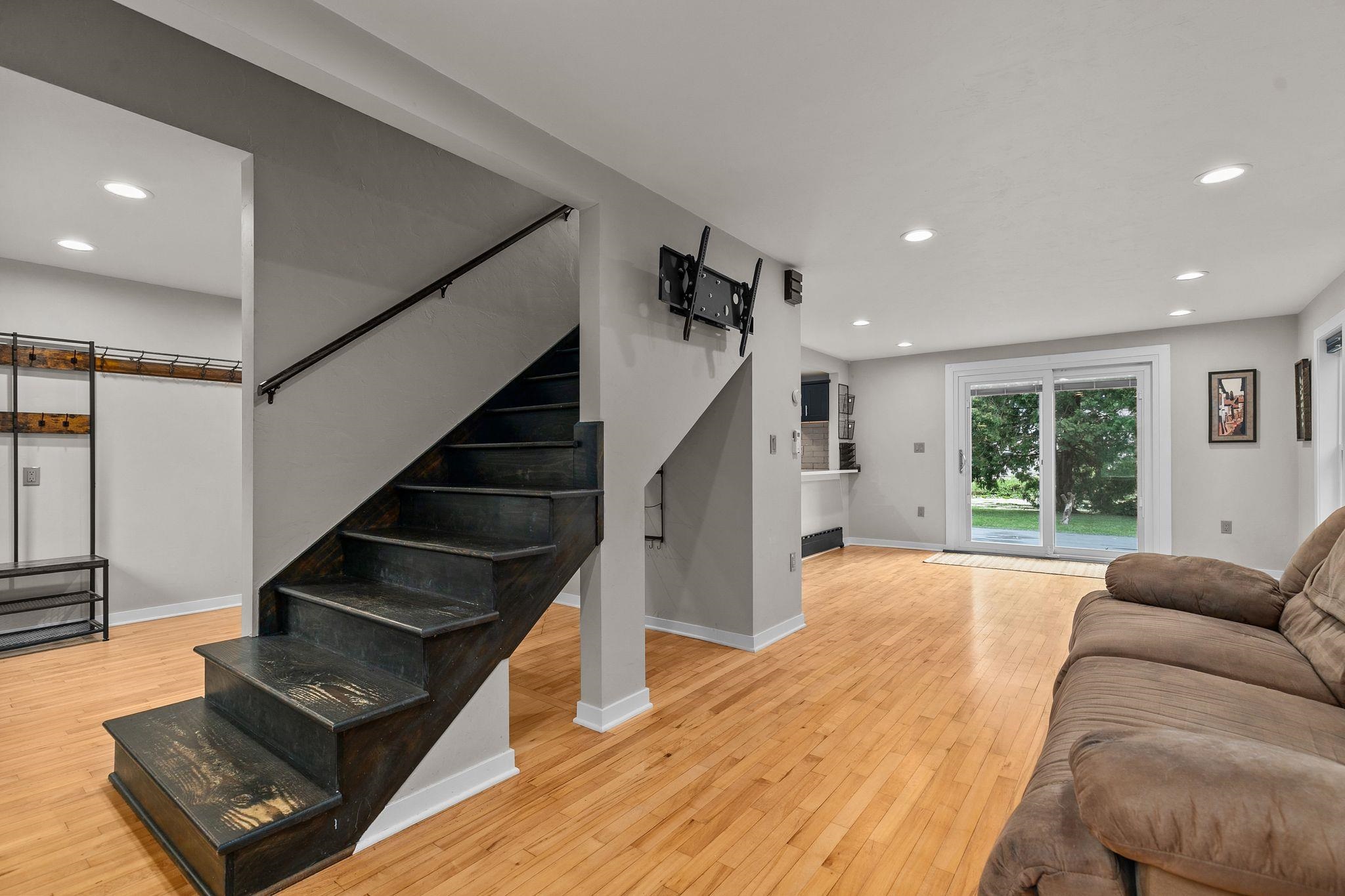 2084 Point Comfort Road Oshkosh, WI 54902 - Photo 16 of 45