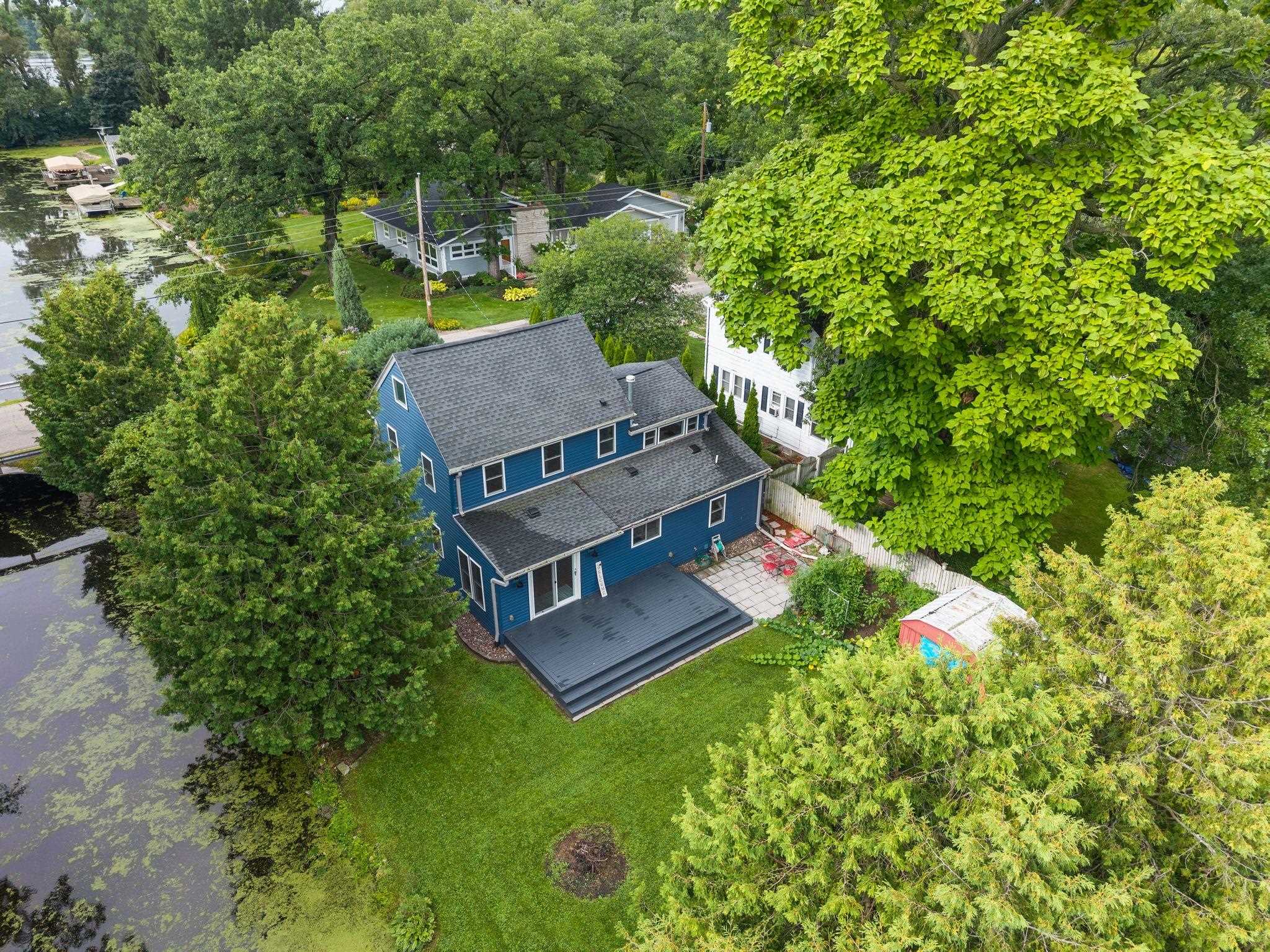 2084 Point Comfort Road Oshkosh, WI 54902 - Photo 2 of 45