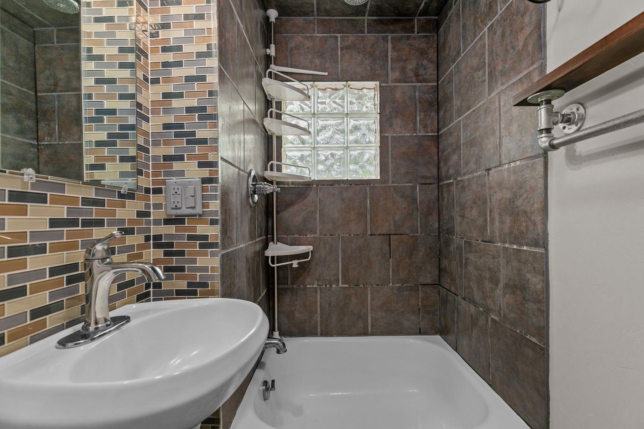 2084 Point Comfort Road Oshkosh, WI 54902 - Photo 25 of 45