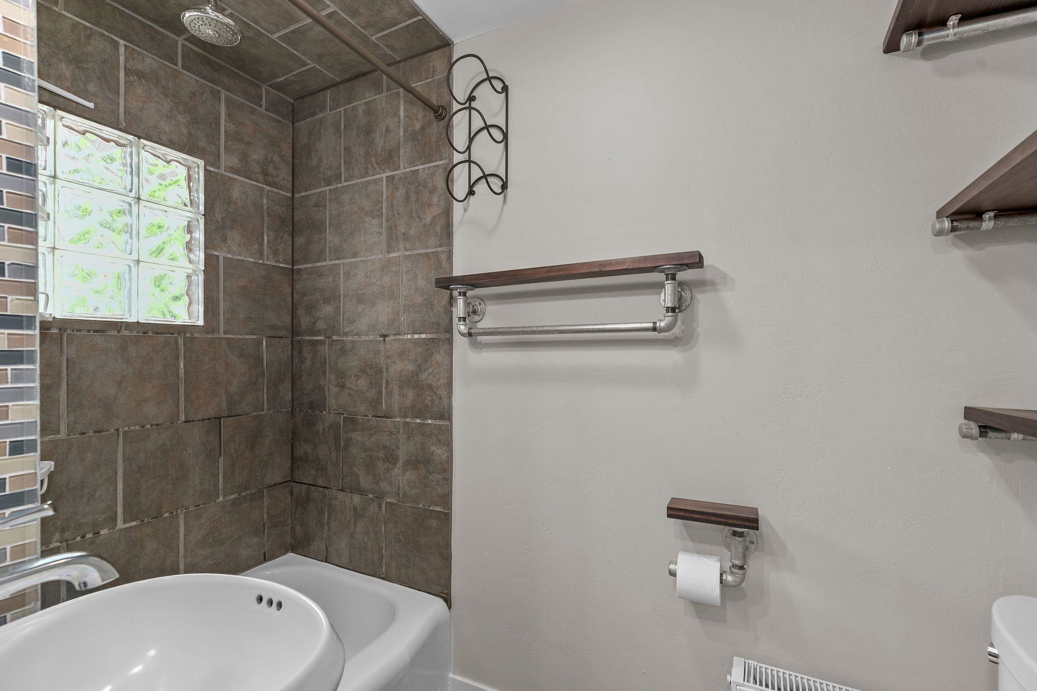 2084 Point Comfort Road Oshkosh, WI 54902 - Photo 26 of 45