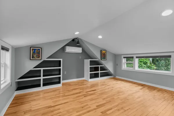 $379,900 | 2084 Point Comfort Road, Oshkosh, WI 54902