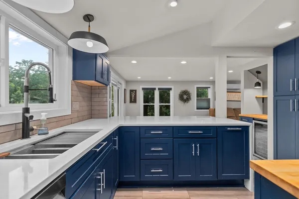 $379,900 | 2084 Point Comfort Road, Oshkosh, WI 54902