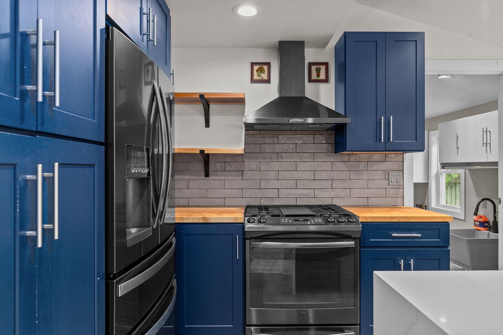 2084 Point Comfort Road Oshkosh, WI 54902 - Photo 8 of 45