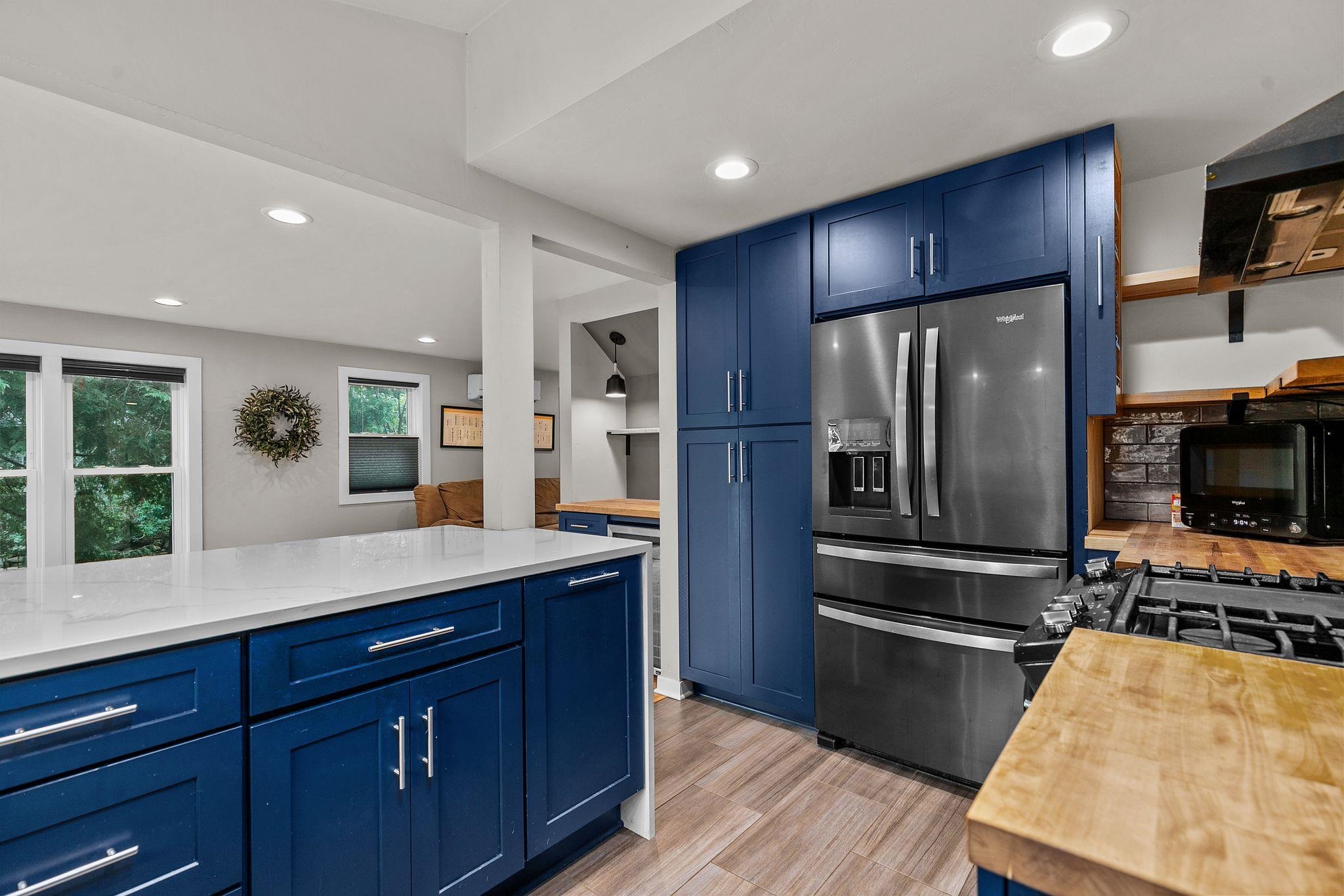 2084 Point Comfort Road Oshkosh, WI 54902 - Photo 9 of 45