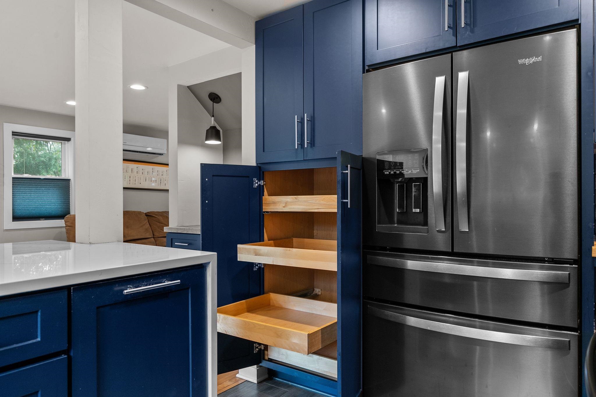 2084 Point Comfort Road Oshkosh, WI 54902 - Photo 10 of 45