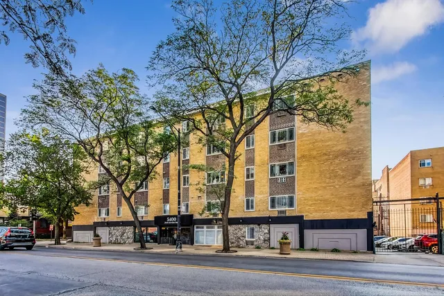 $2,350 | 5400 North Sheridan Road, Unit 210, Chicago, IL 60640