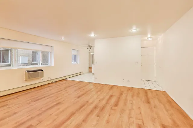 $2,350 | 5400 North Sheridan Road, Unit 210, Chicago, IL 60640