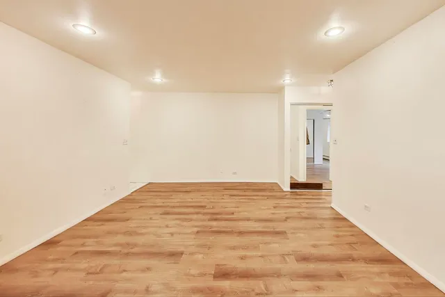 $2,350 | 5400 North Sheridan Road, Unit 210, Chicago, IL 60640