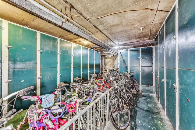 $2,350 | 5400 North Sheridan Road, Unit 210, Chicago, IL 60640