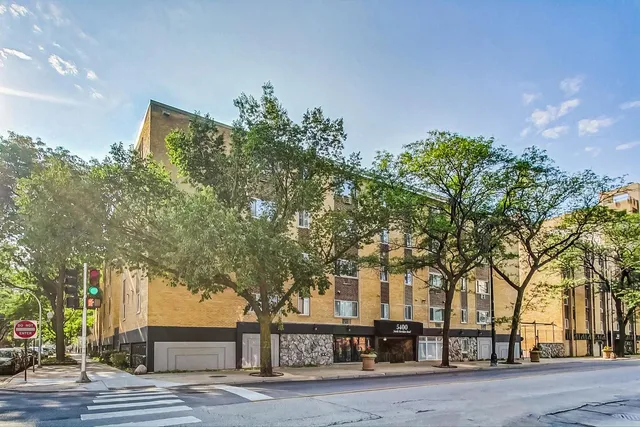 $2,350 | 5400 North Sheridan Road, Unit 210, Chicago, IL 60640