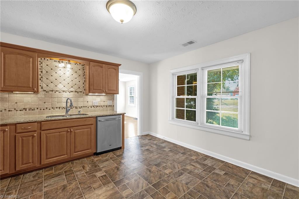 3555 Transou Road Pfafftown, NC 27040 - Photo 10 of 32 Gallery Image 10