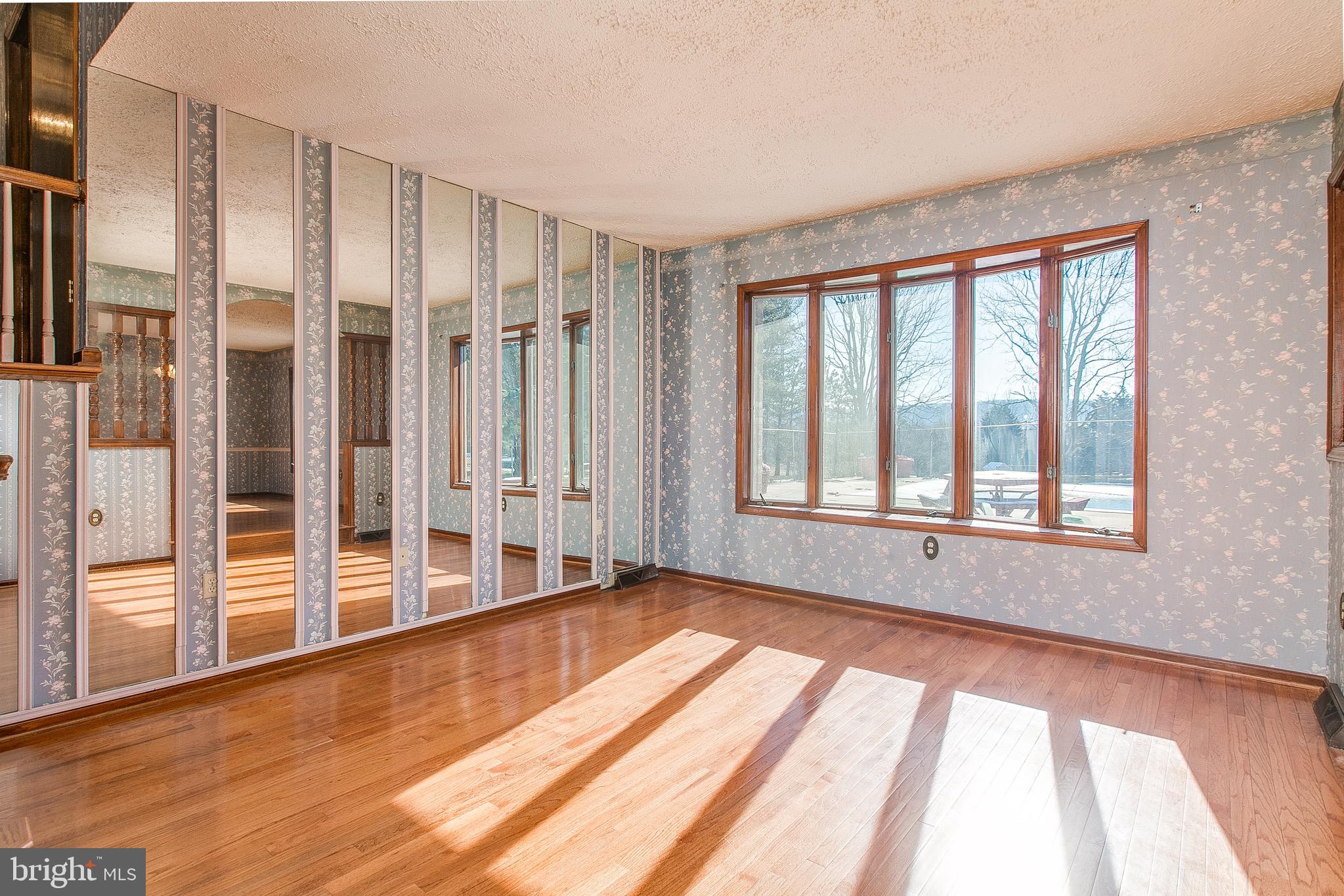 4249 Horine Road Jefferson, MD 21755 - Photo 16 of 33 Living room with hardwood floors