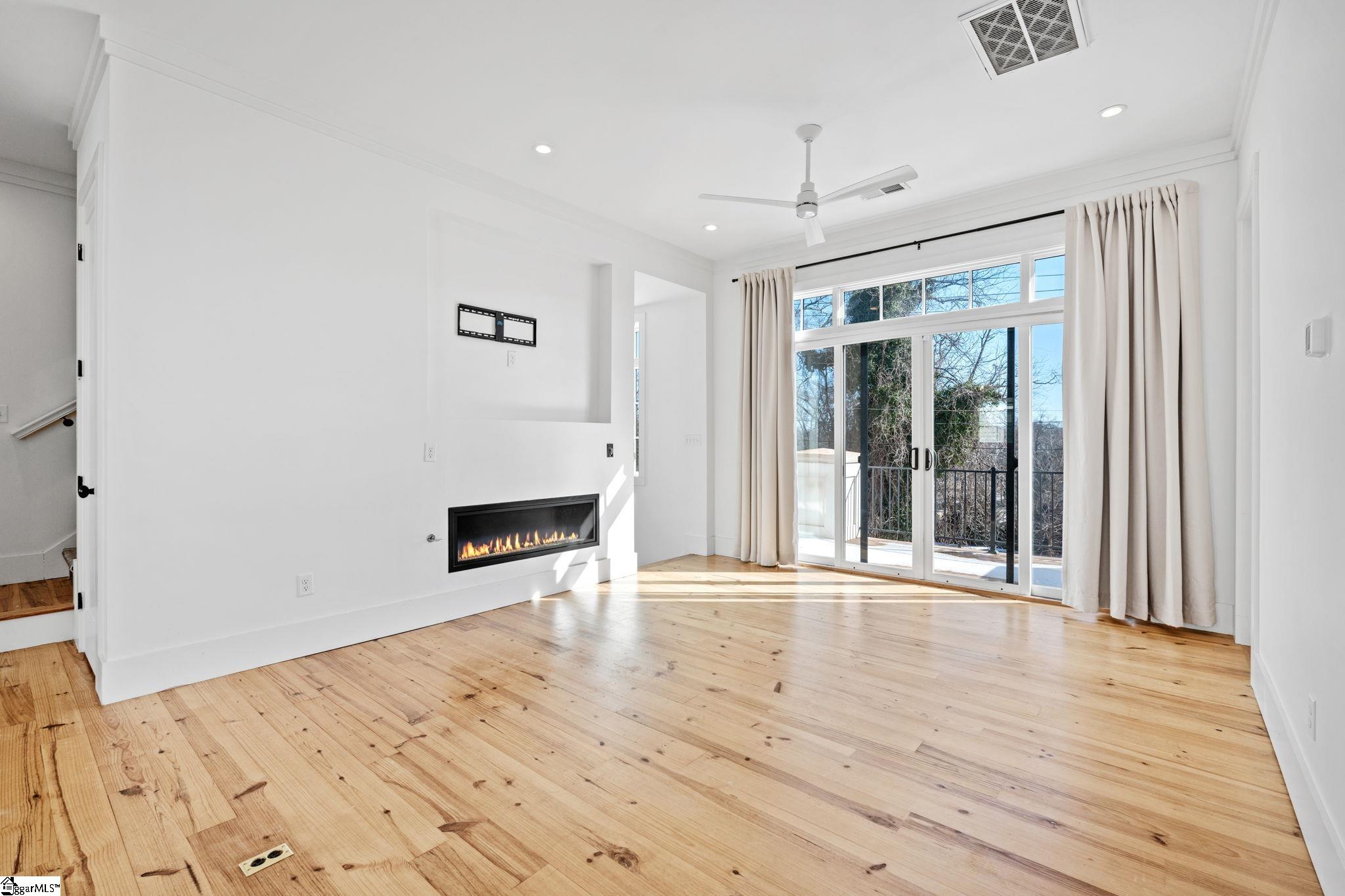 45 Thruston Street Greenville, SC 29601 - Photo 3 of 34