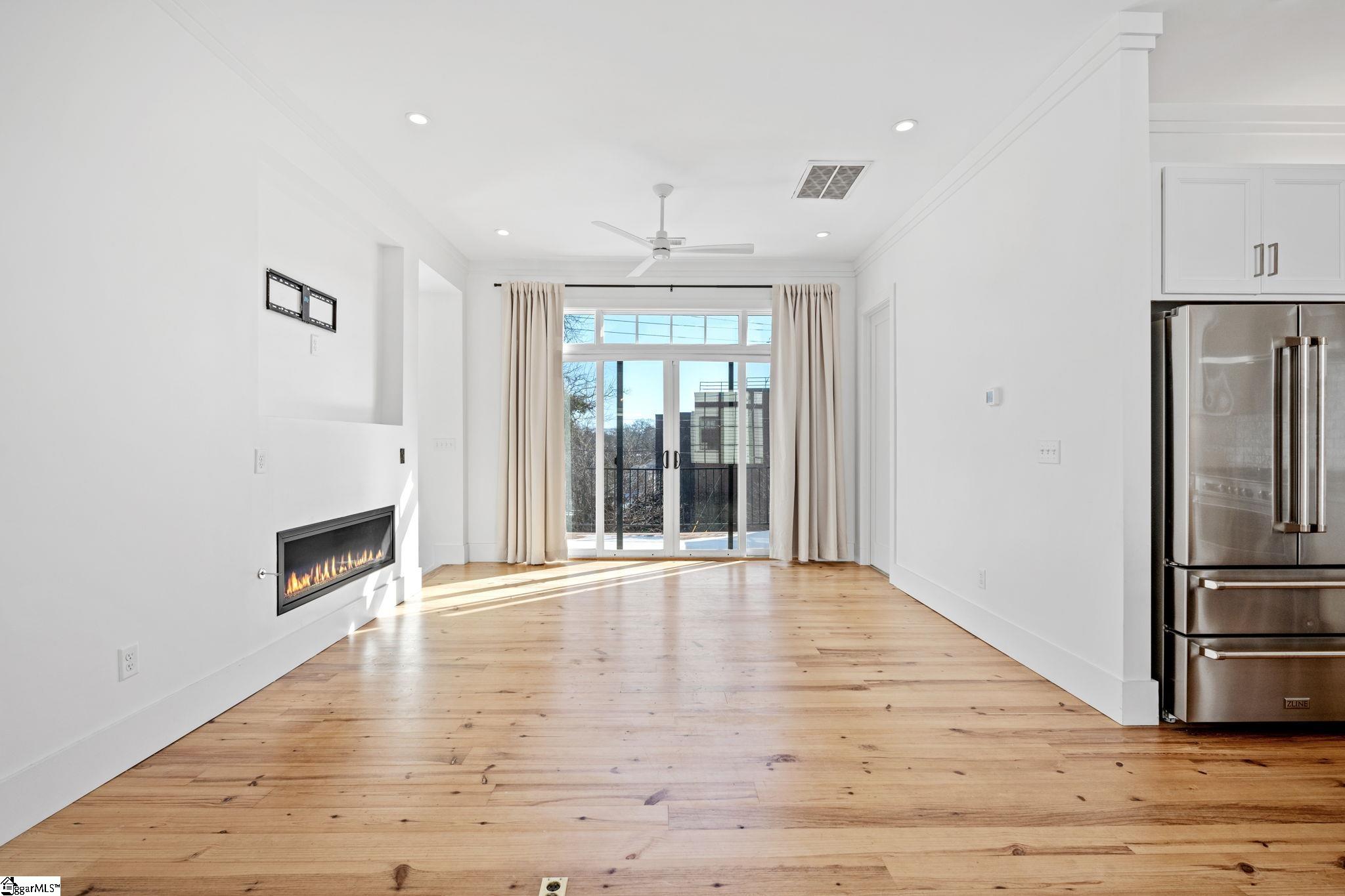 45 Thruston Street Greenville, SC 29601 - Photo 4 of 34