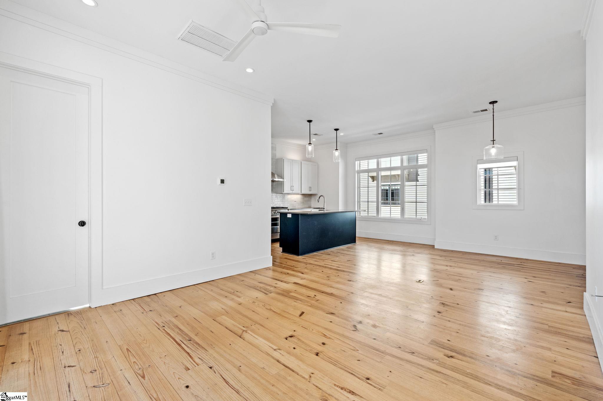 45 Thruston Street Greenville, SC 29601 - Photo 5 of 34