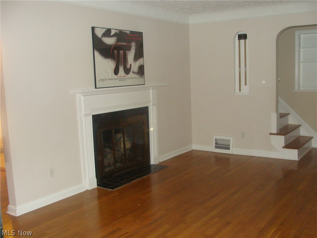1305 Gordon Road Lyndhurst, OH 44124 - Photo 4 of 16